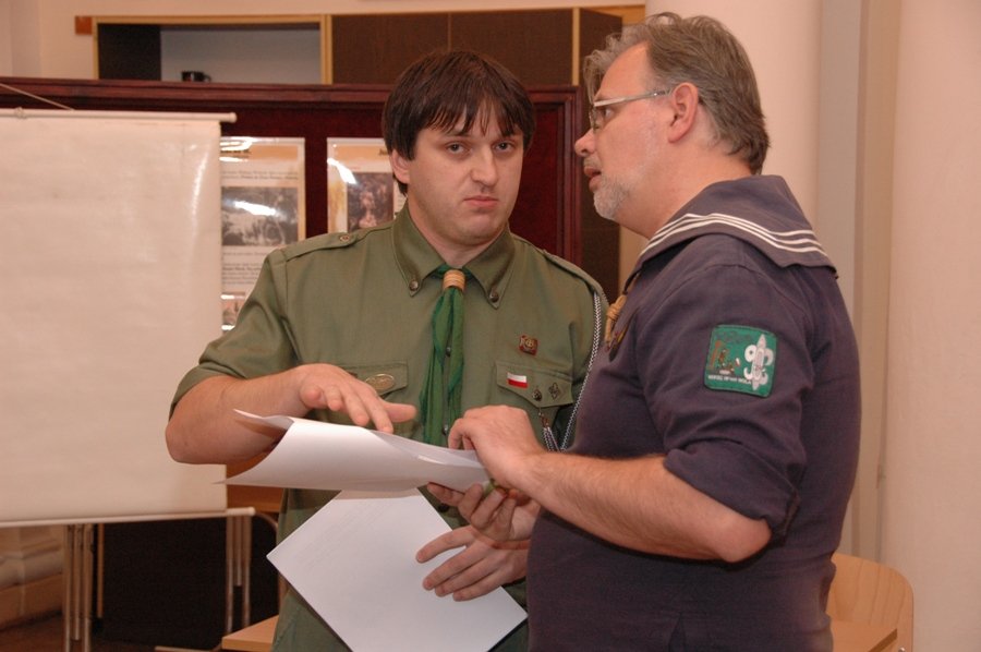 Przewodniczący Zjazdu (Tomasz Grodzki) z pełnomocnikiem Komendanta Chorągwi (Dariusz Masny)
